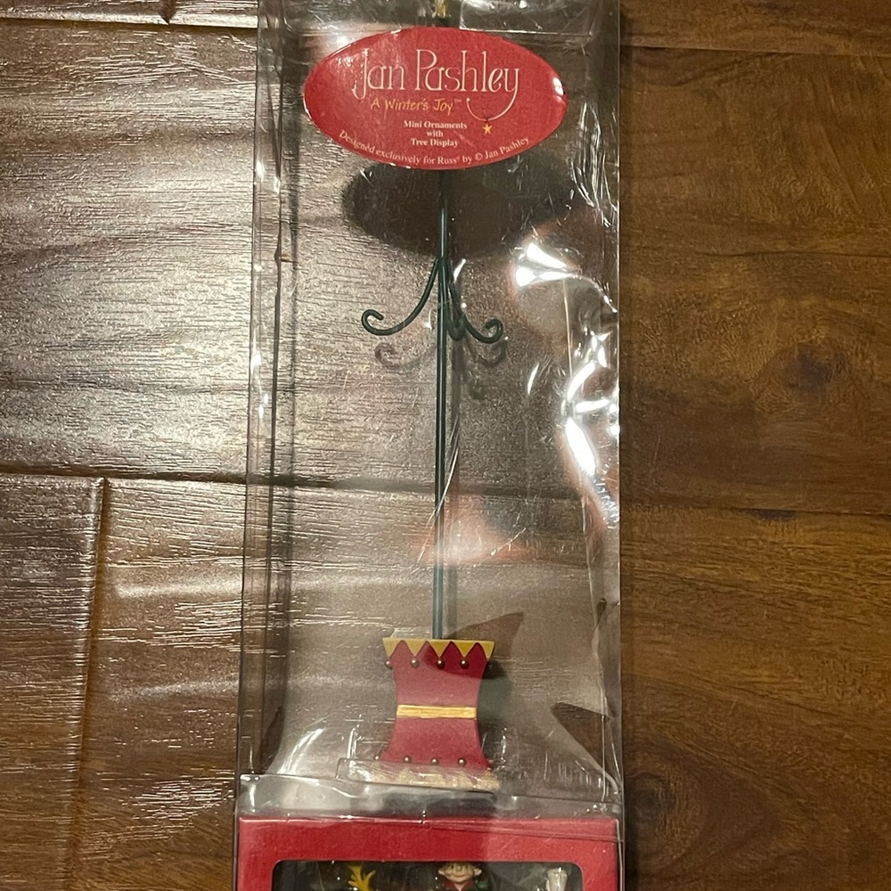 Jan Pashley A Winter’s Joy mini ornaments with tree display